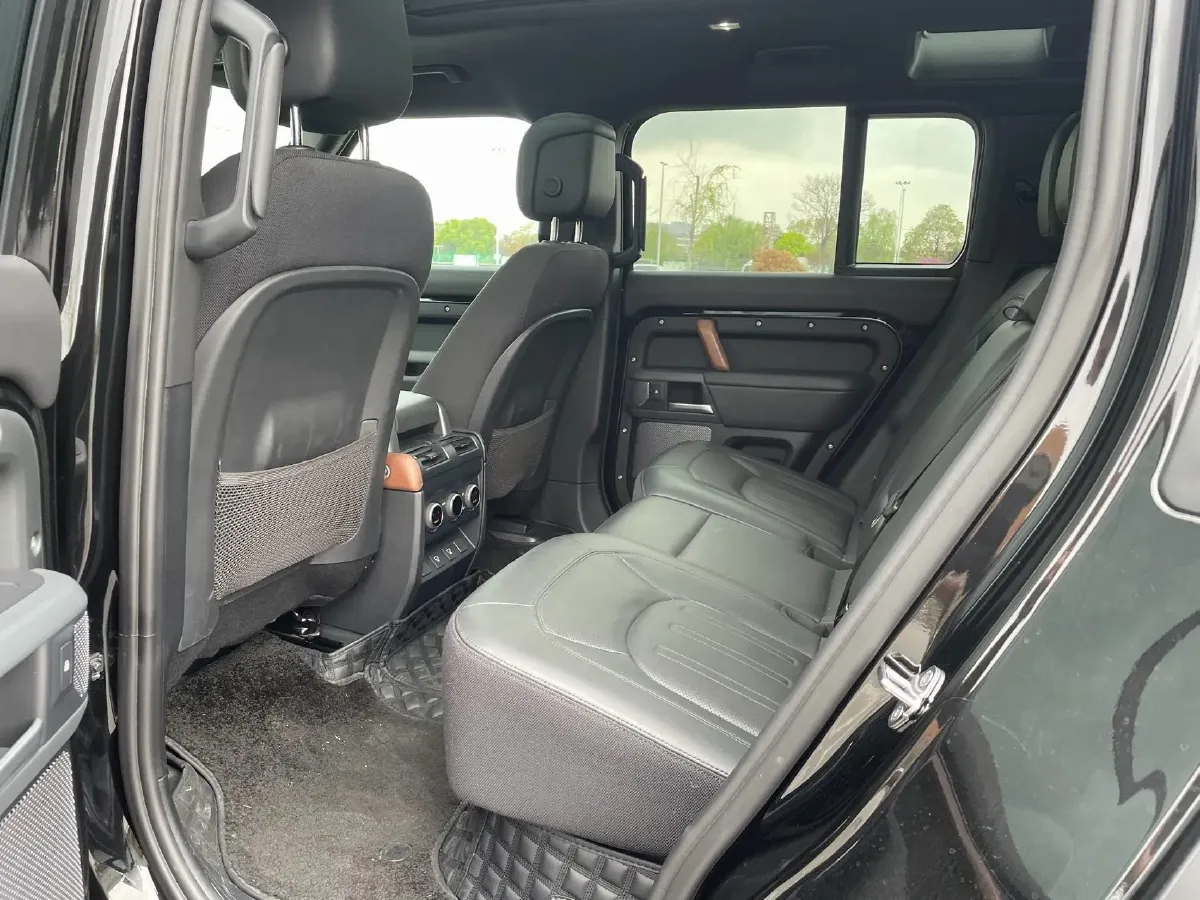 2024 Land Rover Defender 3.0T 400HP L6 8AT,autocango,china used car exporter,china ev exporter,chinese used car exporter,chinese used ev exporter