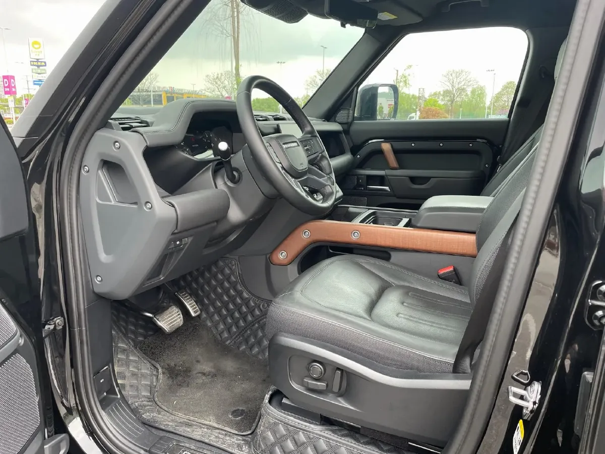 2024 Land Rover Defender 3.0T 400HP L6 8AT,autocango,china used car exporter,china ev exporter,chinese used car exporter,chinese used ev exporter