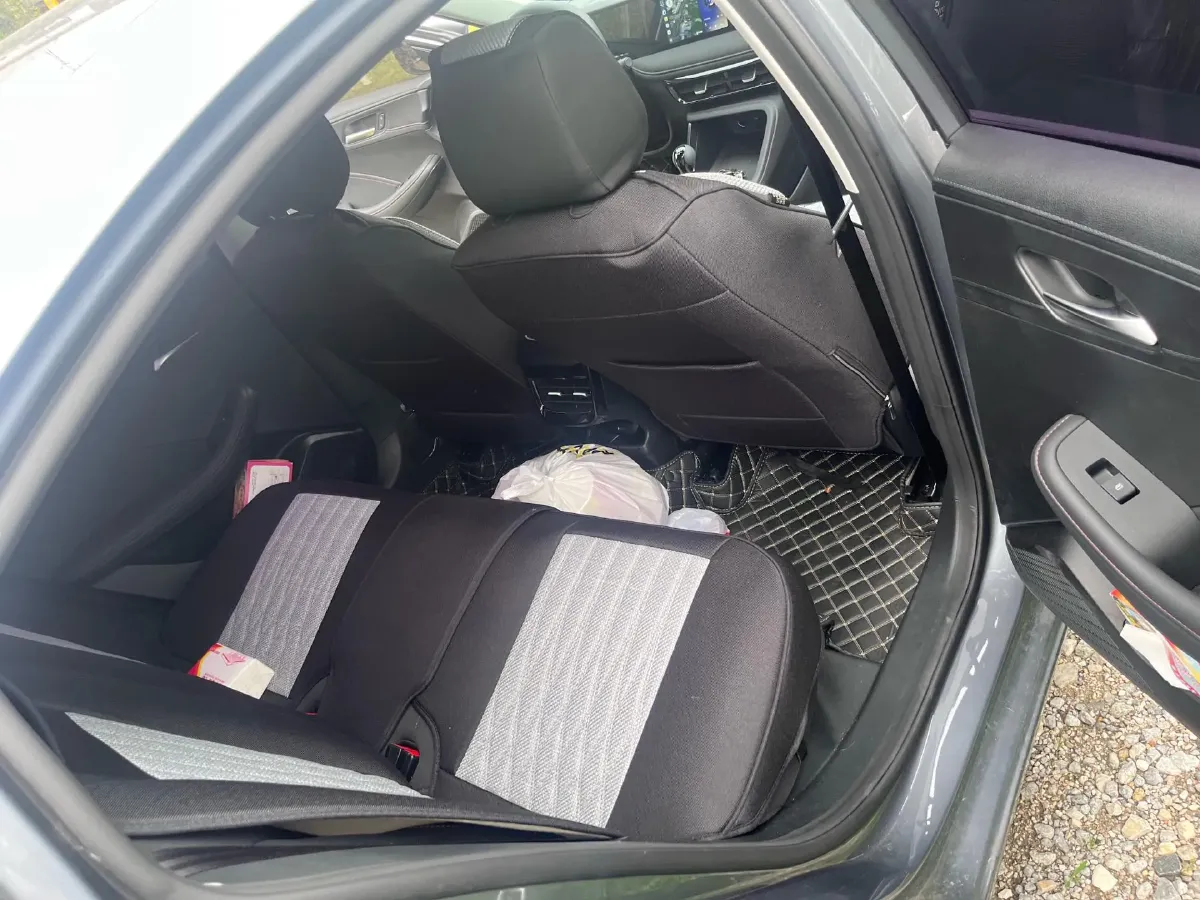 2023 Roewe i5 1.5L 129HP L4 5MT,autocango,china used car exporter,china ev exporter,chinese used car exporter,chinese used ev exporter