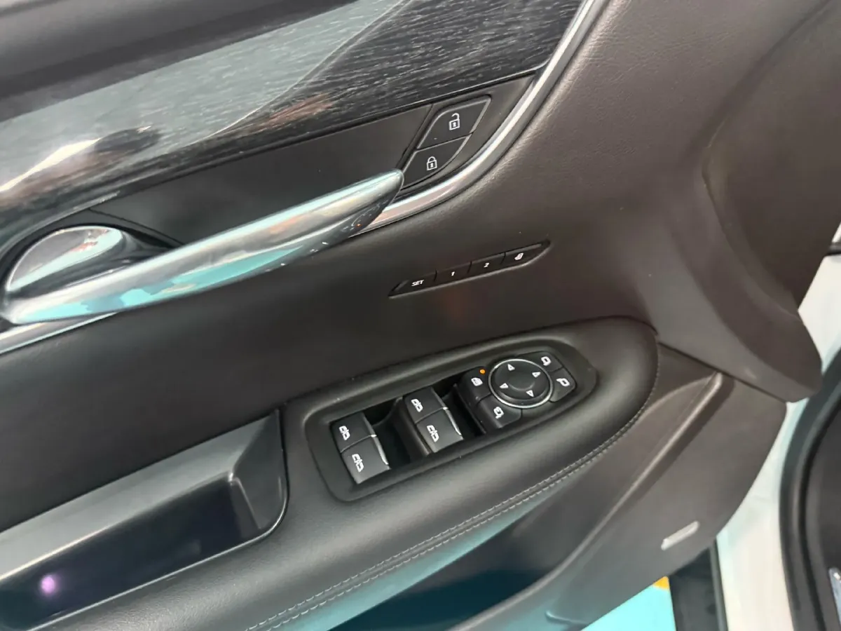 2021 Cadillac XT5 2.0T 237HP L4 9AT,autocango,china used car exporter,china ev exporter,chinese used car exporter,chinese used ev exporter