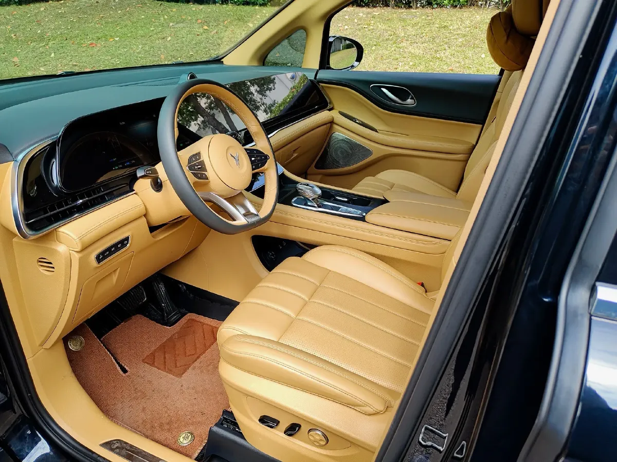 2024 Voyah Dream 1.5T 150HP L4 PHEV 43KWH,autocango,china used car exporter,china ev exporter,chinese used car exporter,chinese used ev exporter