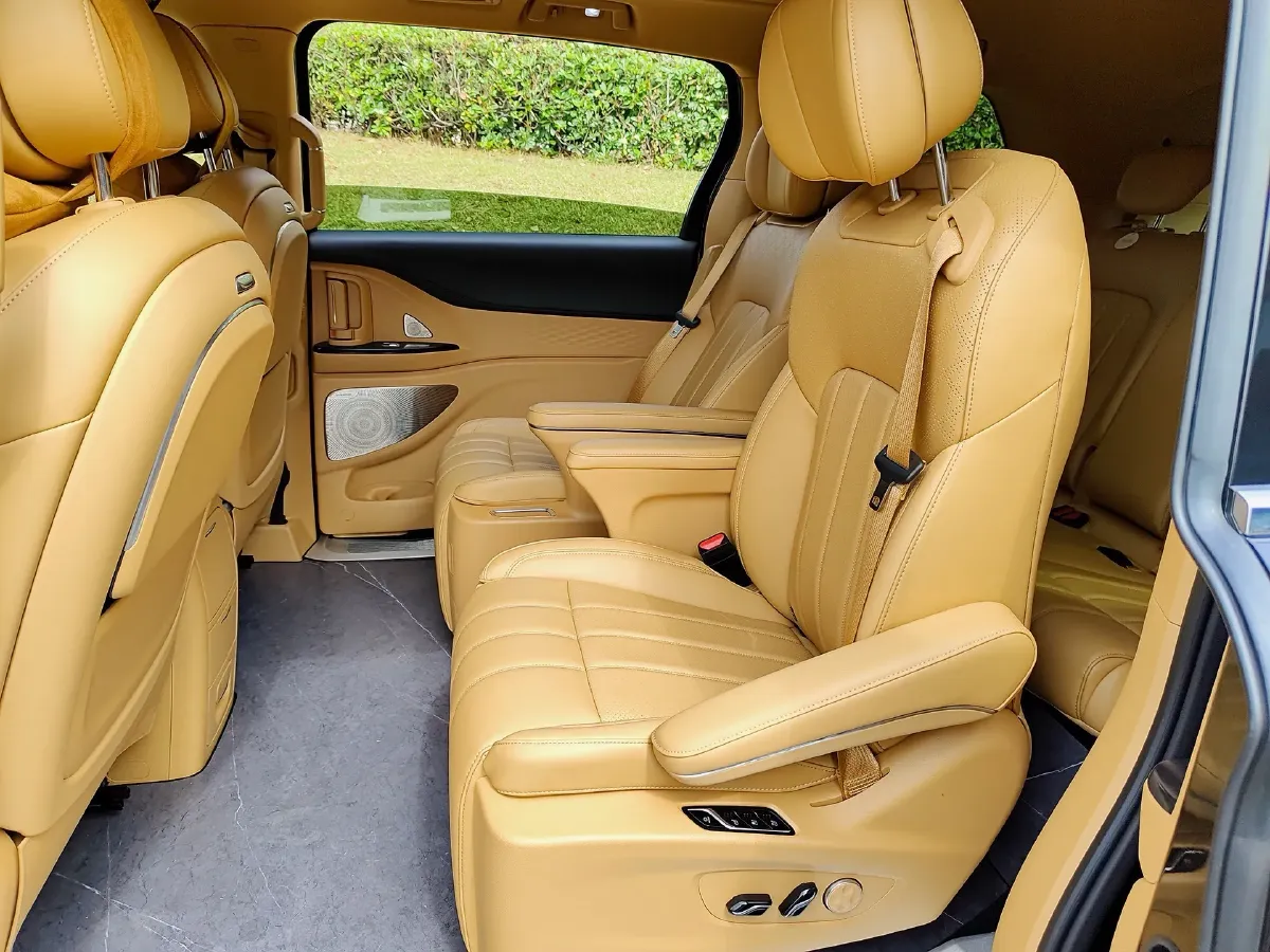 2024 Voyah Dream 1.5T 150HP L4 PHEV 43KWH,autocango,china used car exporter,china ev exporter,chinese used car exporter,chinese used ev exporter