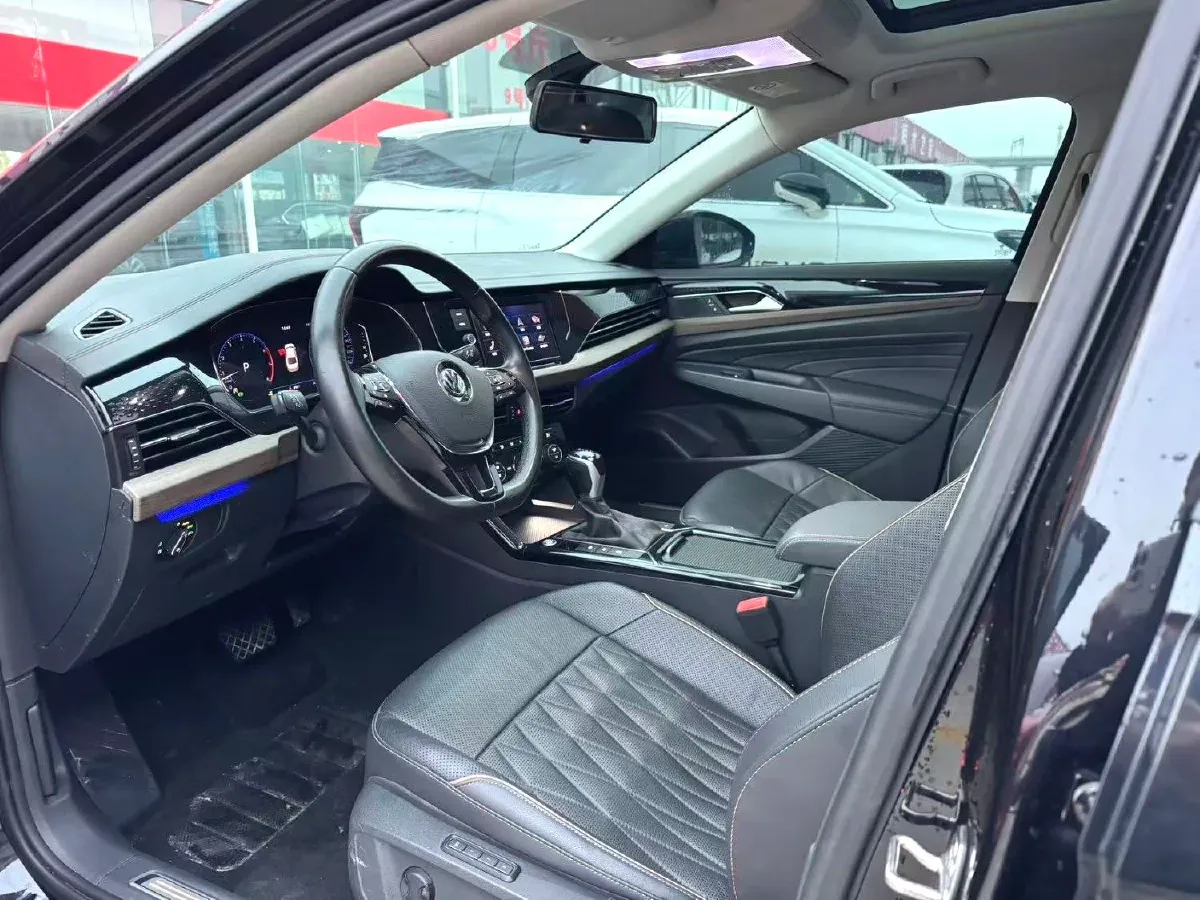 2021 Volkswagen Passat 2.0T 186HP L4 7DCT,autocango,china used car exporter,china ev exporter,chinese used car exporter,chinese used ev exporter