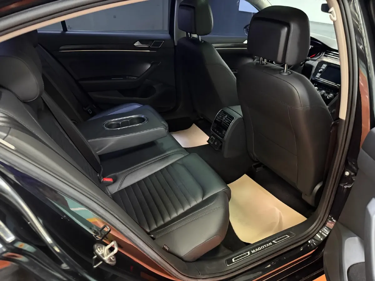 2019 Volkswagen Magotan 2.0T 186HP L4 7DCT,autocango,china used car exporter,china ev exporter,chinese used car exporter,chinese used ev exporter