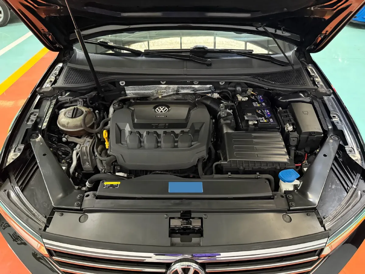 2019 Volkswagen Magotan 2.0T 186HP L4 7DCT,autocango,china used car exporter,china ev exporter,chinese used car exporter,chinese used ev exporter