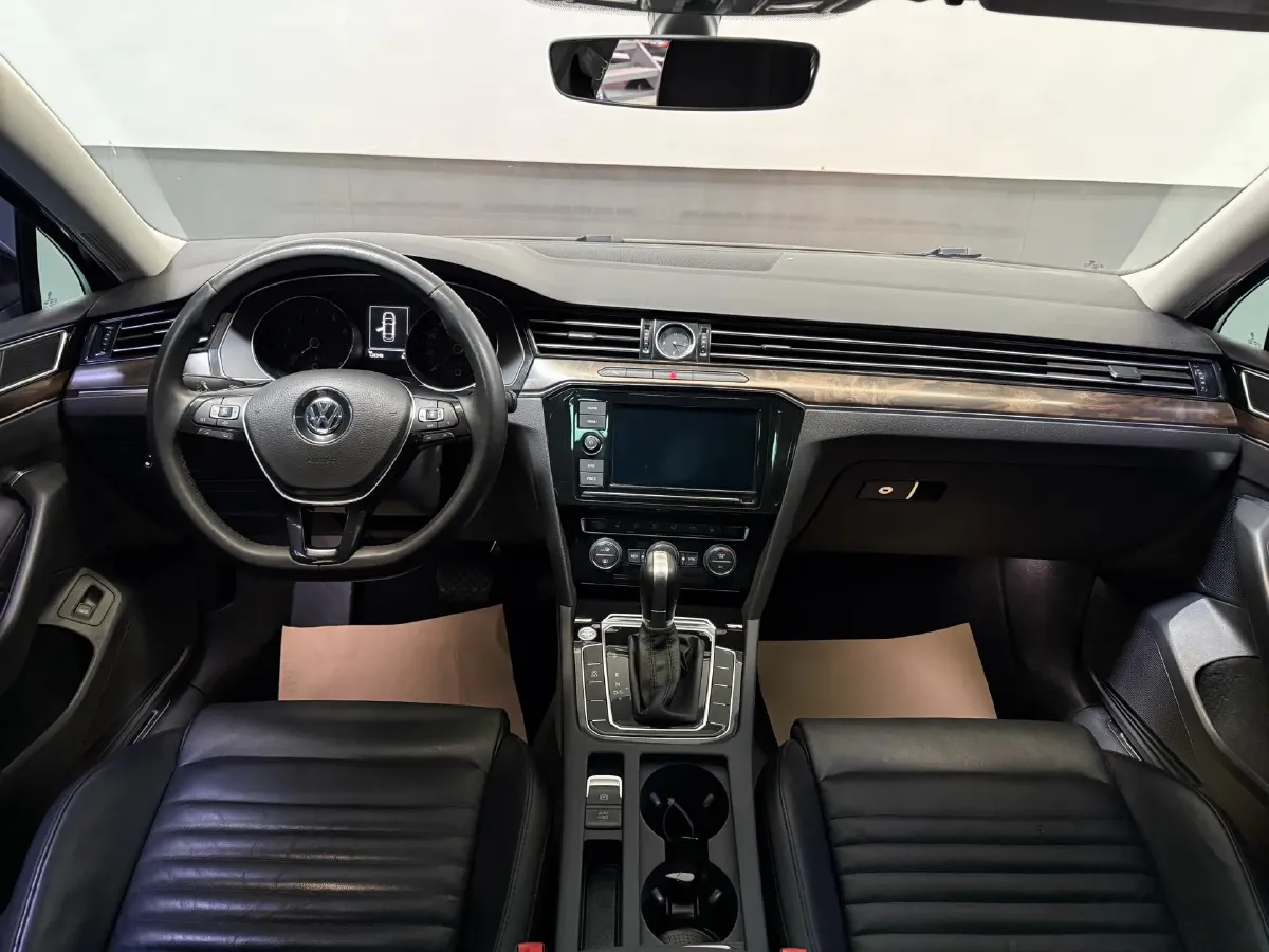 2019 Volkswagen Magotan 2.0T 186HP L4 7DCT,autocango,china used car exporter,china ev exporter,chinese used car exporter,chinese used ev exporter