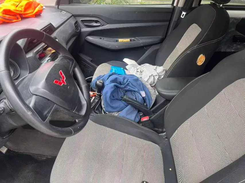 2021 WuLing RongGuang New Truck 1.5L 99HP L4 5MT,autocango,china used car exporter,china ev exporter,chinese used car exporter,chinese used ev exporter