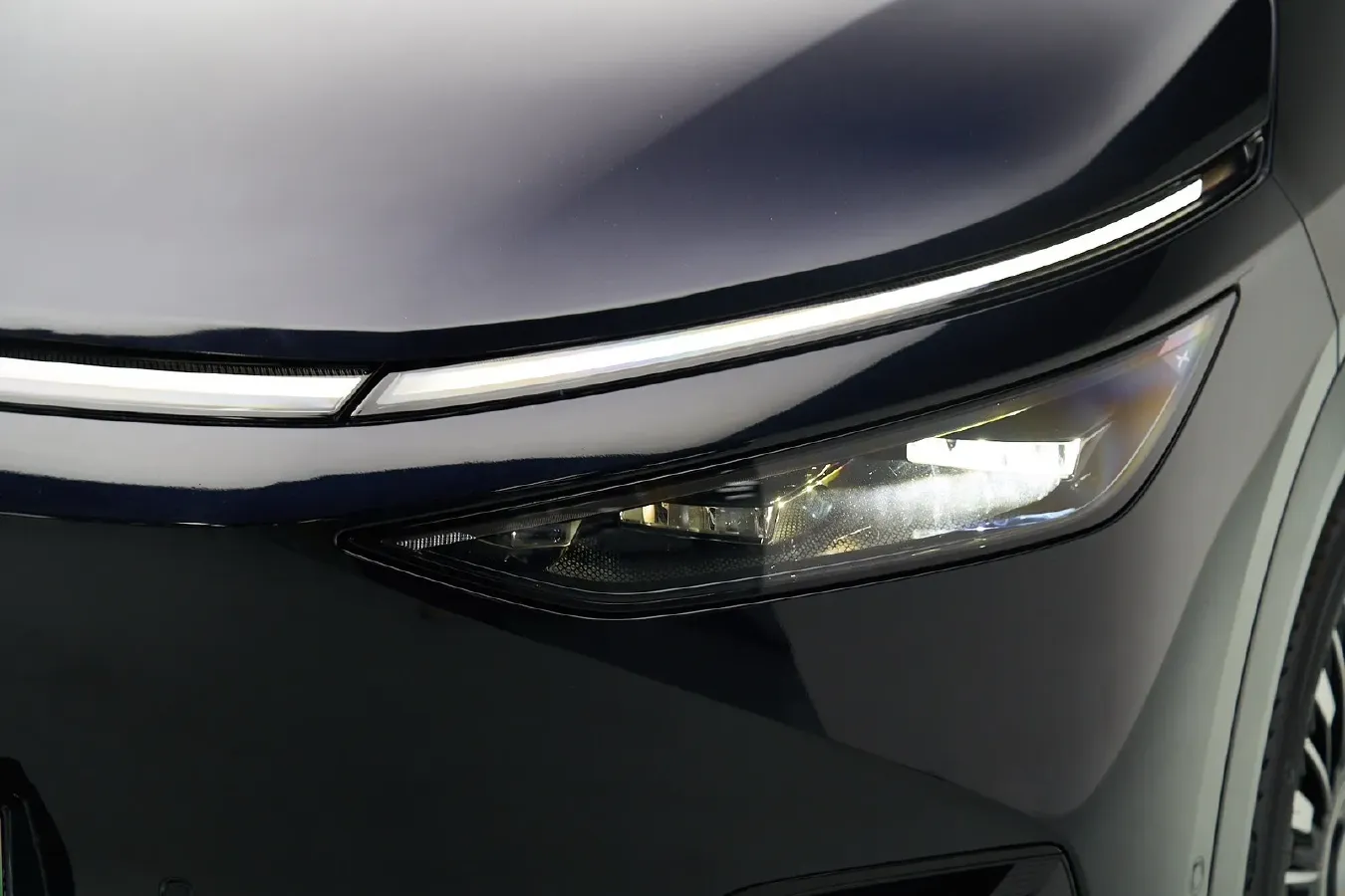 2025 Xpeng X9 BEV,autocango,china used car exporter,china ev exporter,chinese used car exporter,chinese used ev exporter