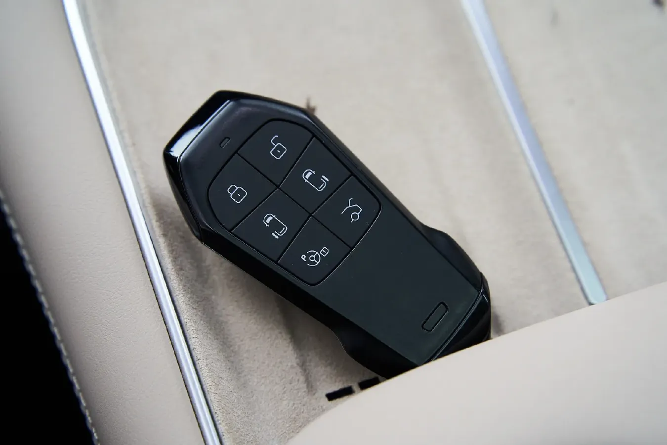 2025 Xpeng X9 BEV,autocango,china used car exporter,china ev exporter,chinese used car exporter,chinese used ev exporter