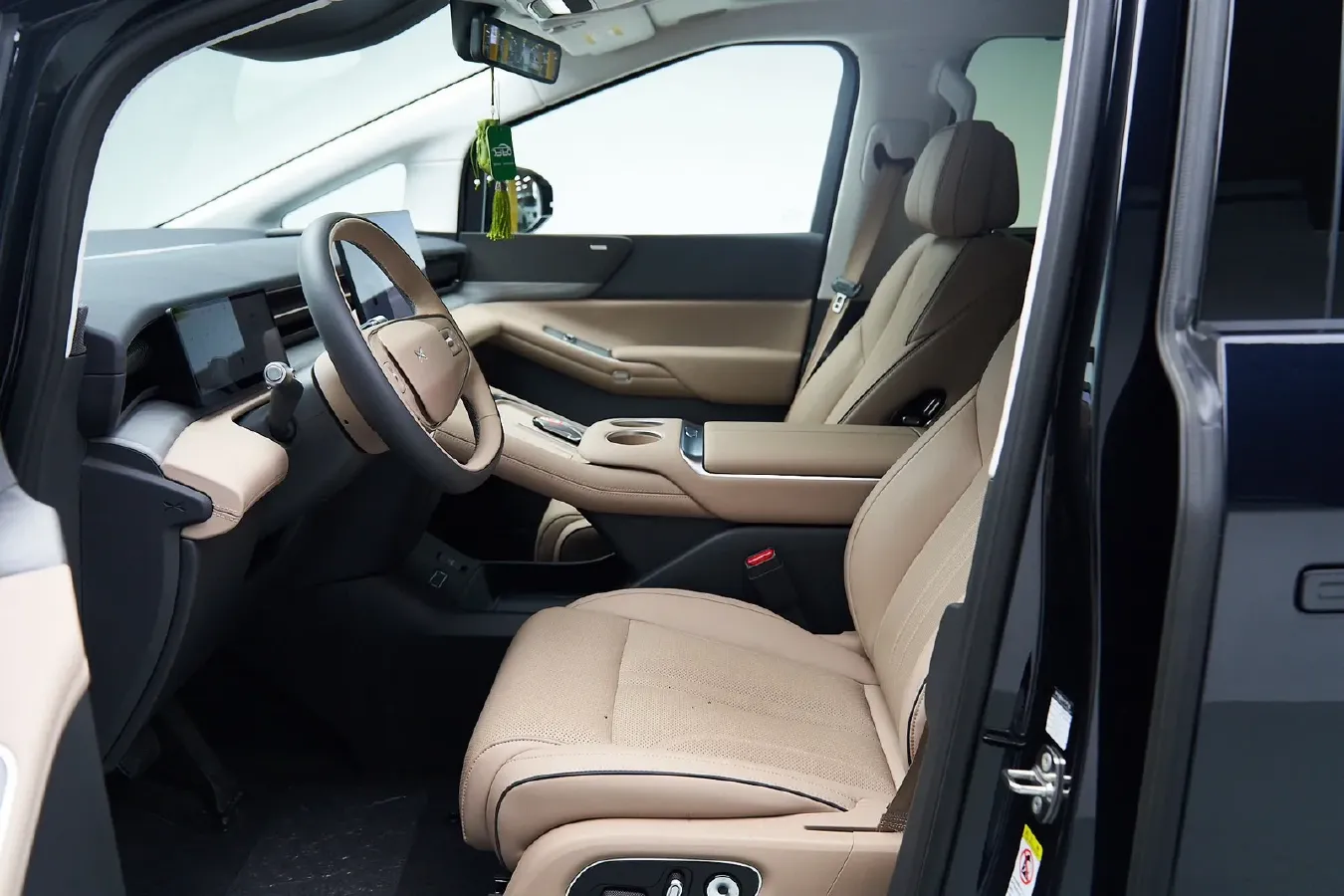 2025 Xpeng X9 BEV,autocango,china used car exporter,china ev exporter,chinese used car exporter,chinese used ev exporter