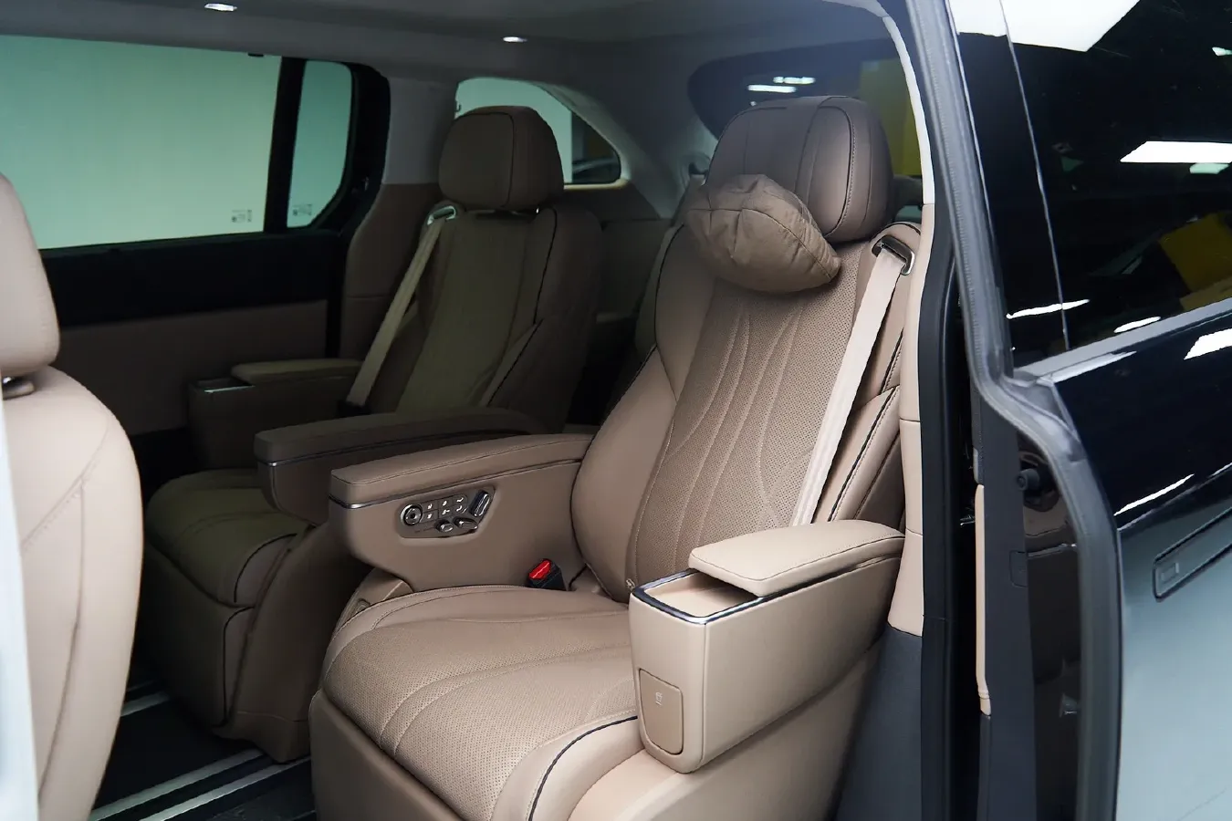 2025 Xpeng X9 BEV,autocango,china used car exporter,china ev exporter,chinese used car exporter,chinese used ev exporter