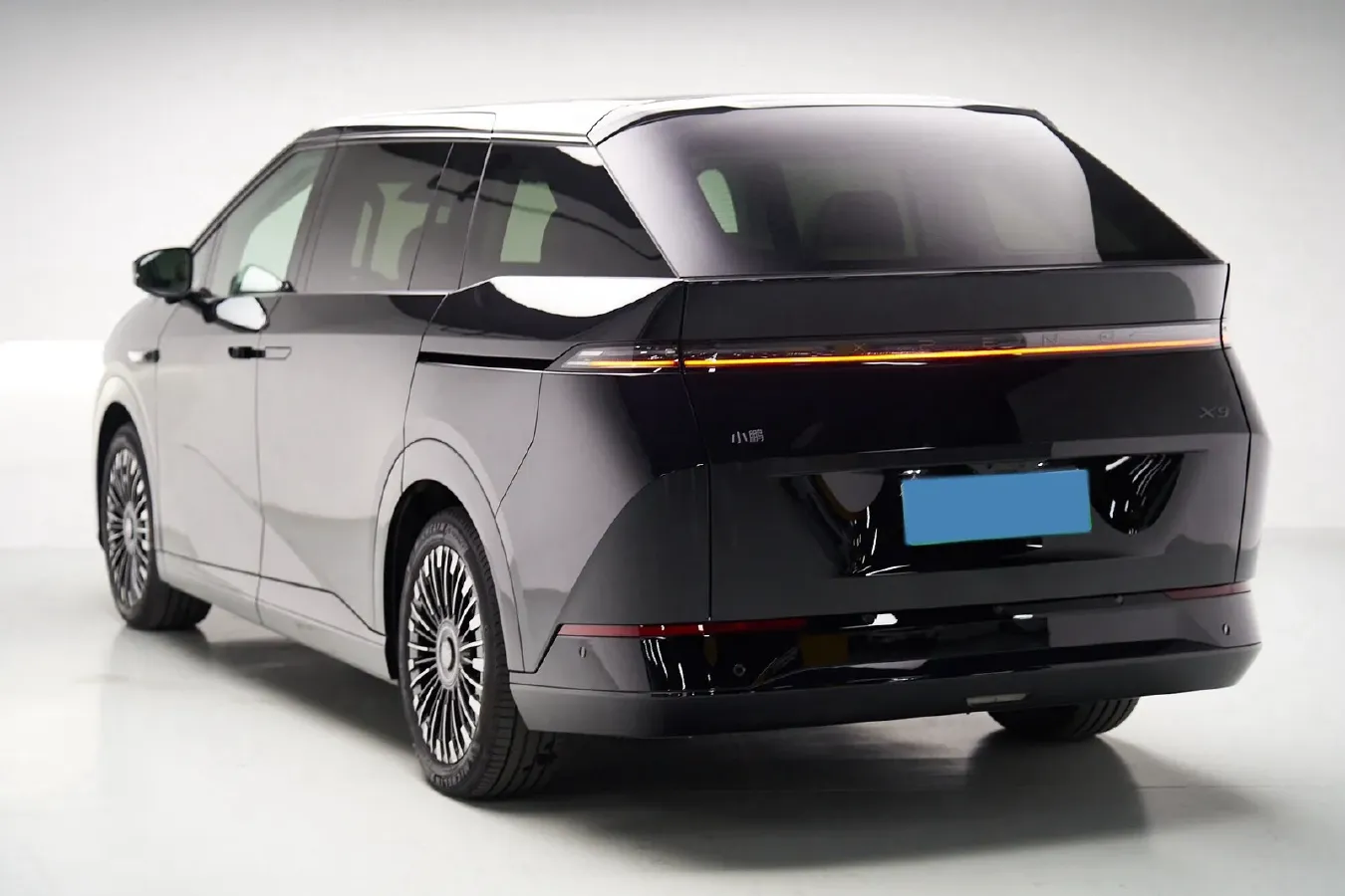 2025 Xpeng X9 BEV,autocango,china used car exporter,china ev exporter,chinese used car exporter,chinese used ev exporter