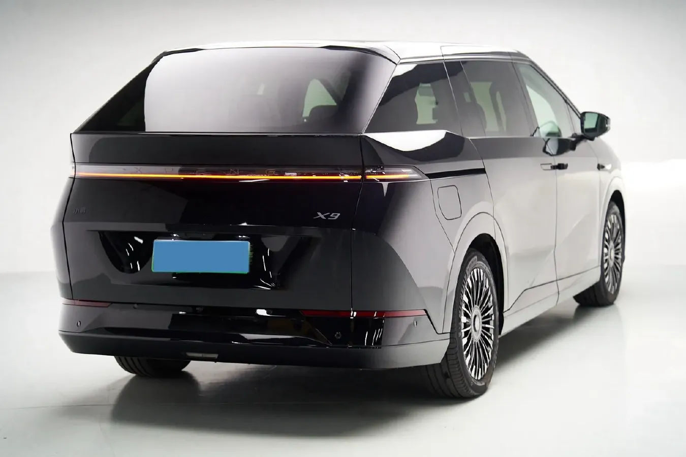 2025 Xpeng X9 BEV,autocango,china used car exporter,china ev exporter,chinese used car exporter,chinese used ev exporter