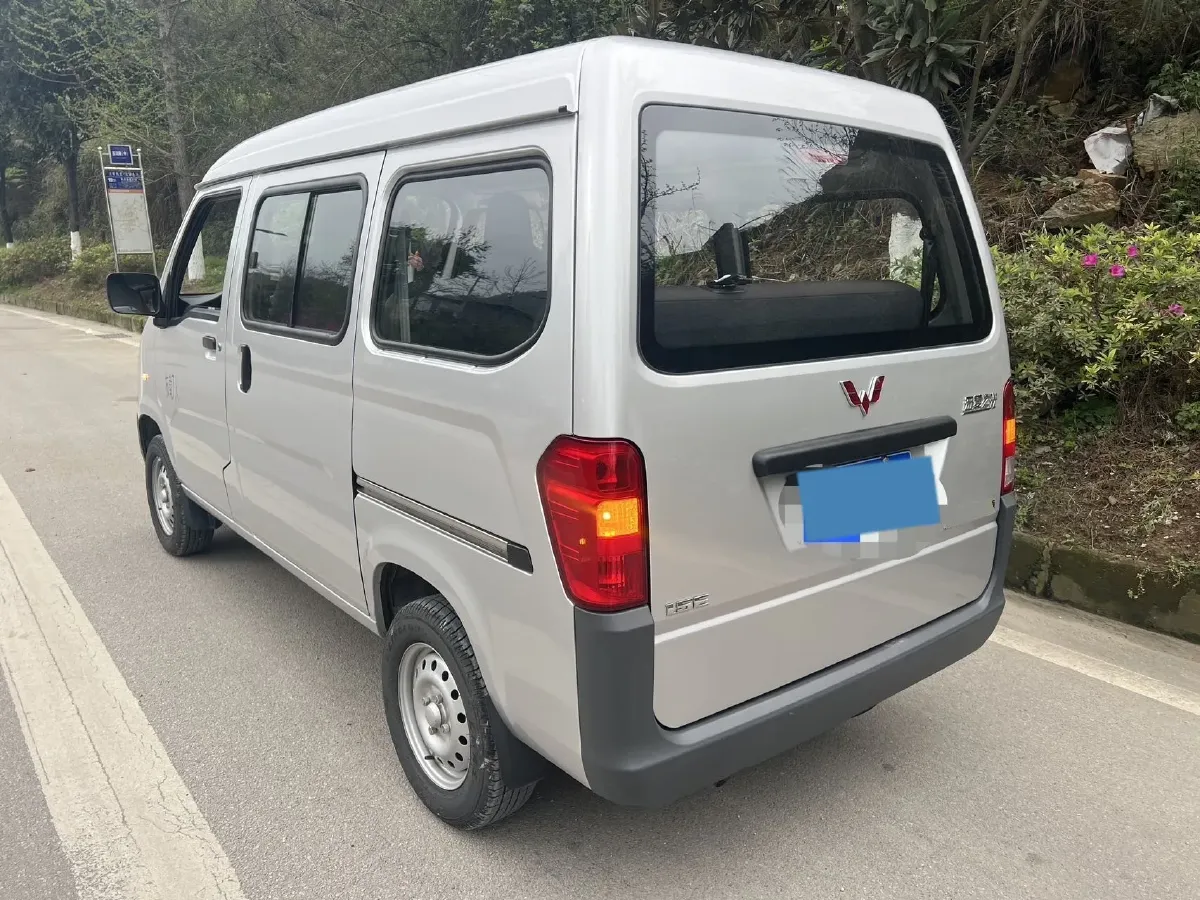 2023 WuLing ZhiGuang 1.5L 102HP L4 5MT,autocango,china used car exporter,china ev exporter,chinese used car exporter,chinese used ev exporter