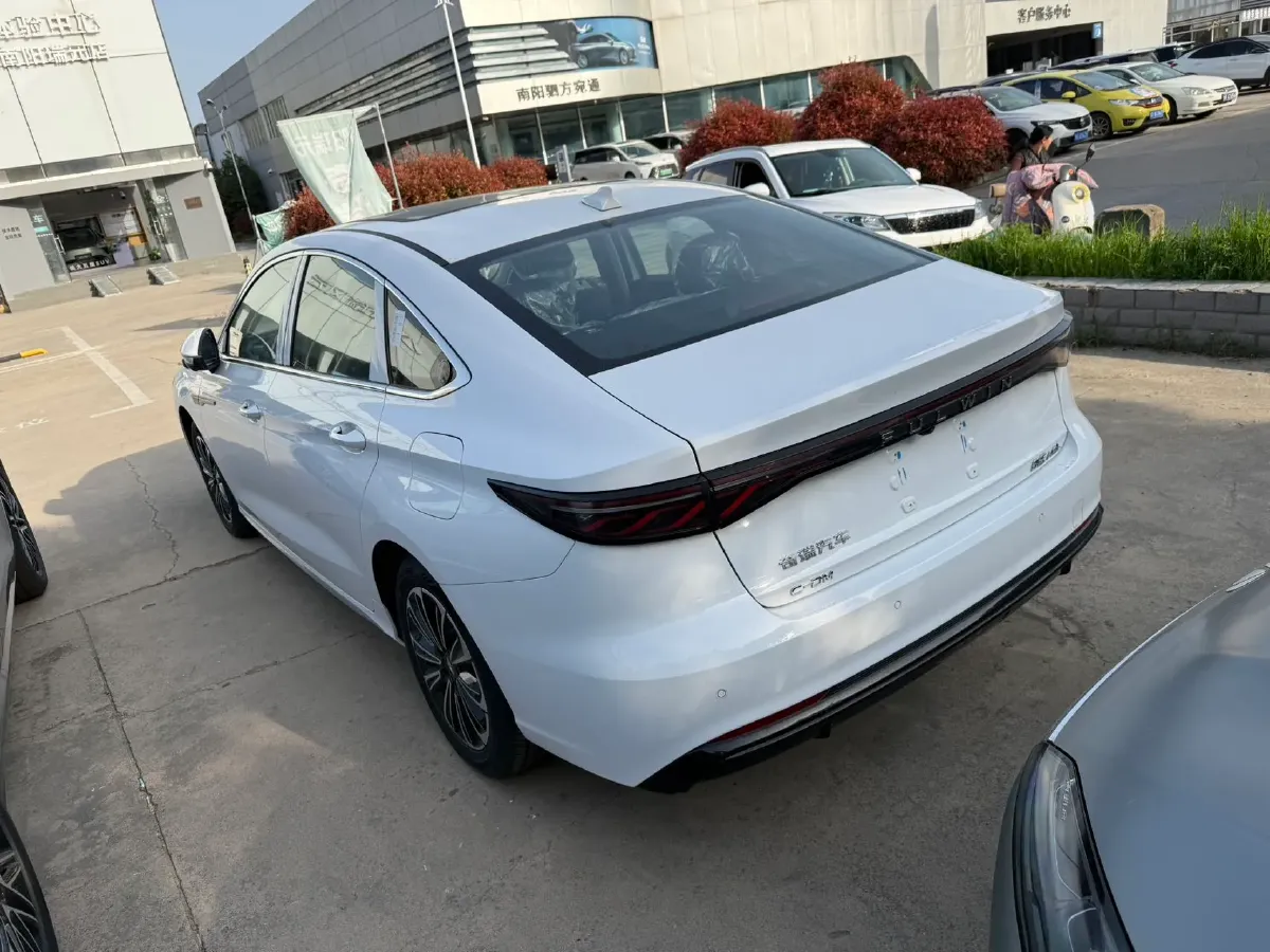 2025 Fulwin FulwinA8L 1.5T 156HP L4 1DHT PHEV 18.67KWH,autocango,china used car exporter,china ev exporter,chinese used car exporter,chinese used ev exporter
