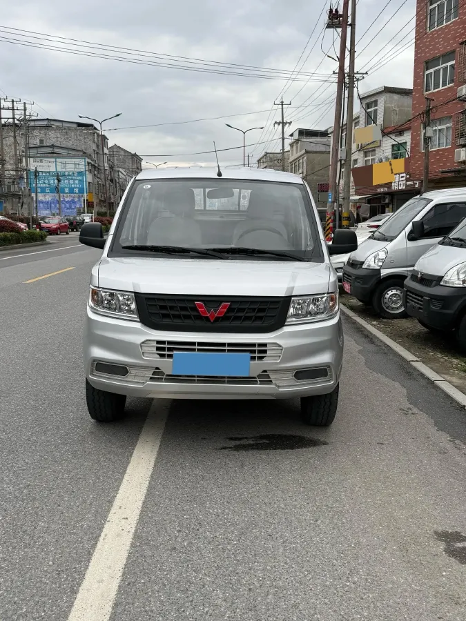 2023 WuLing RongGuang New Truck 1.5L 102HP L4 5MT,autocango,china used car exporter,china ev exporter,chinese used car exporter,chinese used ev exporter