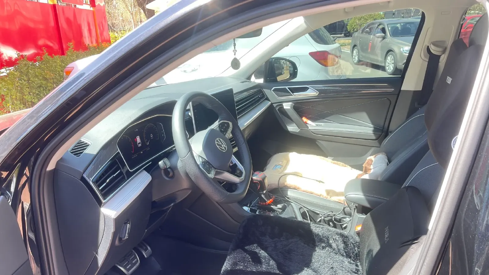 2024 Volkswagen Tiguan L 2.0T 186HP L4 7DCT,autocango,china used car exporter,china ev exporter,chinese used car exporter,chinese used ev exporter