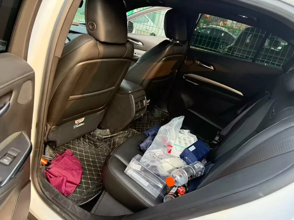 2022 Cadillac XT4 2.0T 237HP L4 9AT,autocango,china used car exporter,china ev exporter,chinese used car exporter,chinese used ev exporter