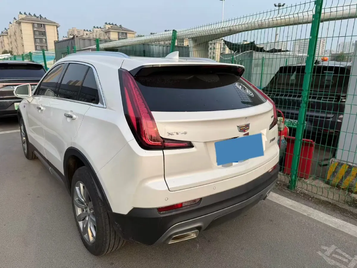 2022 Cadillac XT4 2.0T 237HP L4 9AT,autocango,china used car exporter,china ev exporter,chinese used car exporter,chinese used ev exporter