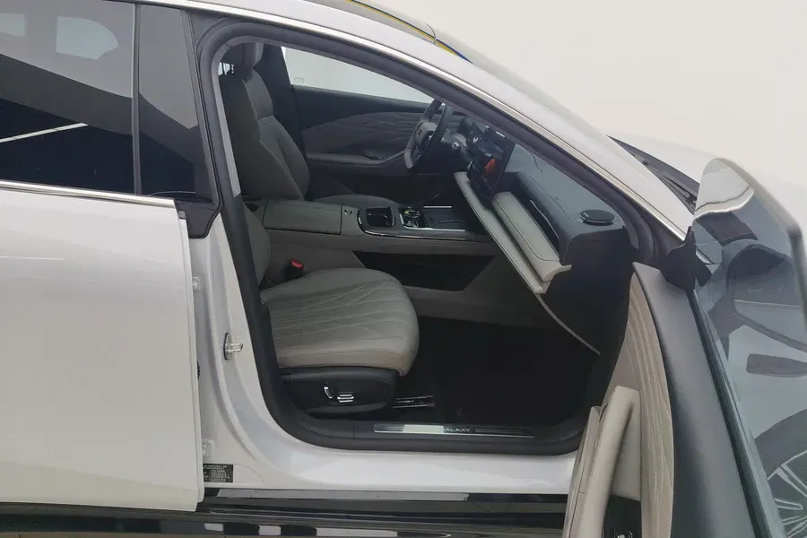 2025 Geely Galaxy Starshine 8 1.5T 163HP L4 3DHT PHEV 18.4KWH,autocango,china used car exporter,china ev exporter,chinese used car exporter,chinese used ev exporter