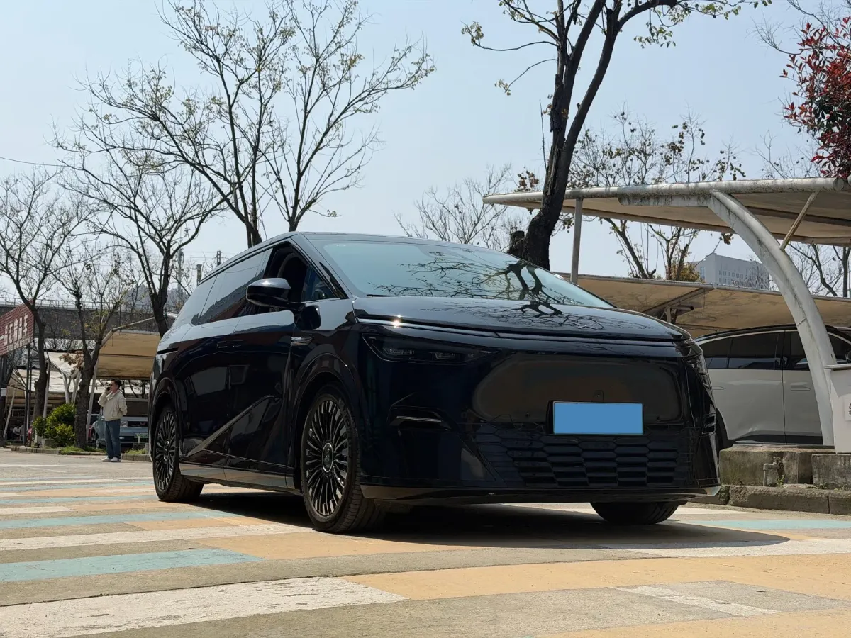 2025 Xpeng X9 BEV,autocango,china used car exporter,china ev exporter,chinese used car exporter,chinese used ev exporter