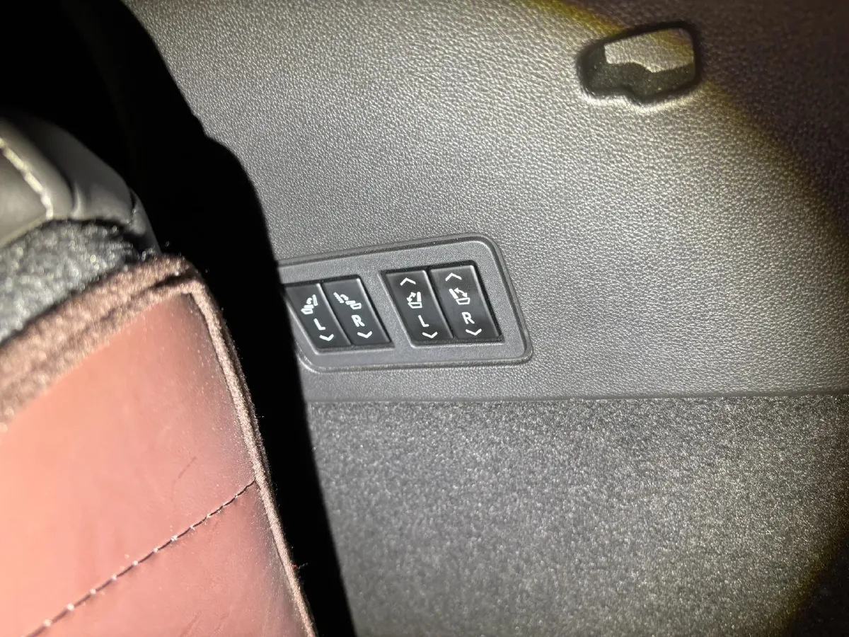 2022 Cadillac XT6 2.0T 237HP L4 9AT,autocango,china used car exporter,china ev exporter,chinese used car exporter,chinese used ev exporter