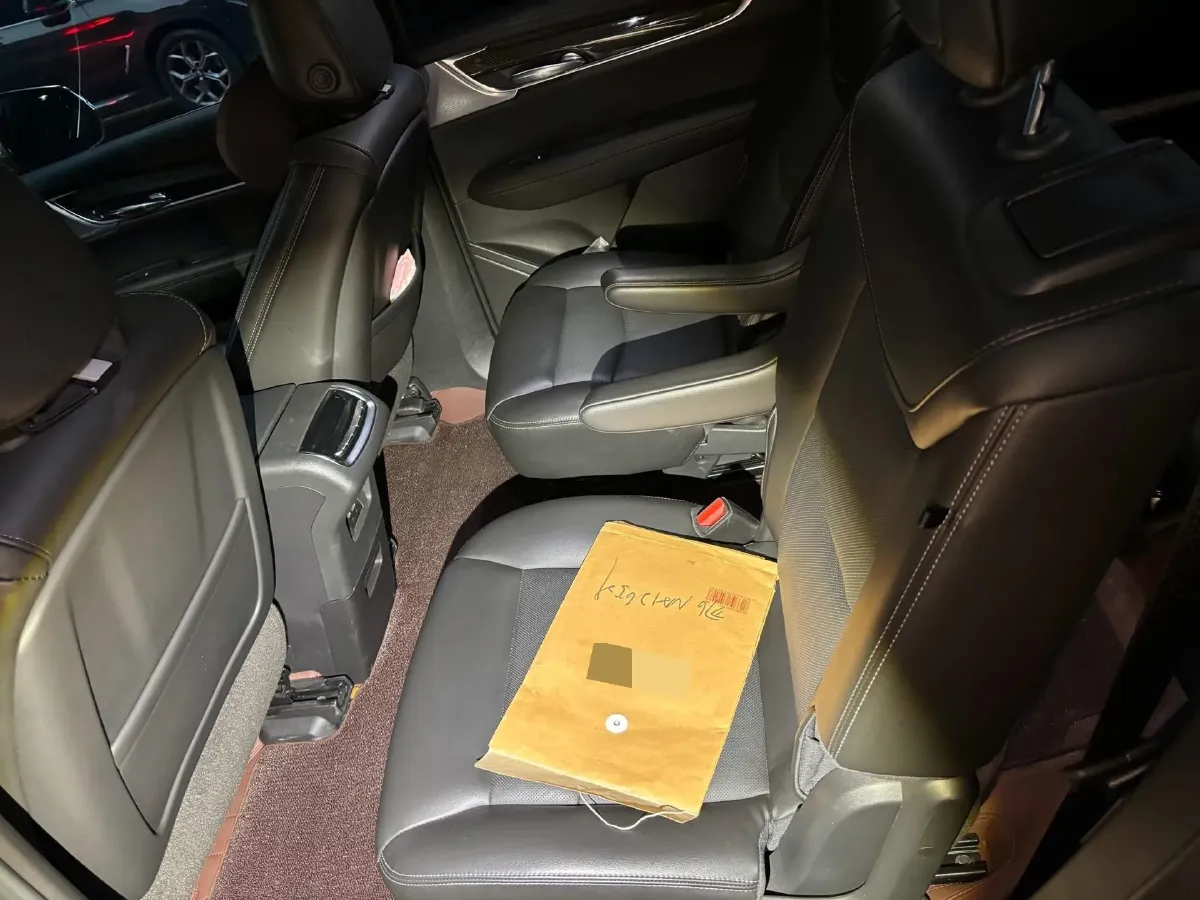 2022 Cadillac XT6 2.0T 237HP L4 9AT,autocango,china used car exporter,china ev exporter,chinese used car exporter,chinese used ev exporter