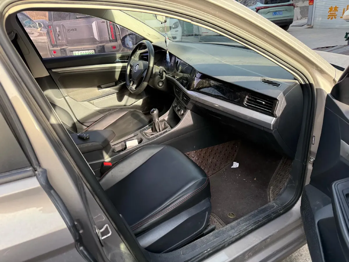 2019 MAXUS XinTu V80 2.5T 136HP L4 6MT,autocango,china used car exporter,china ev exporter,chinese used car exporter,chinese used ev exporter