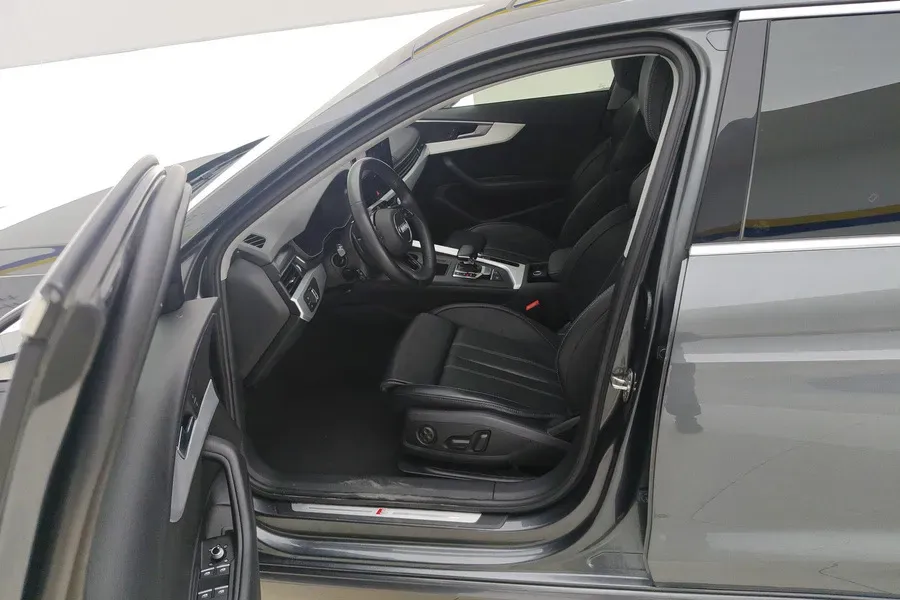 2022 Audi A4L 2.0T 190HP L4 7DCT,autocango,china used car exporter,china ev exporter,chinese used car exporter,chinese used ev exporter