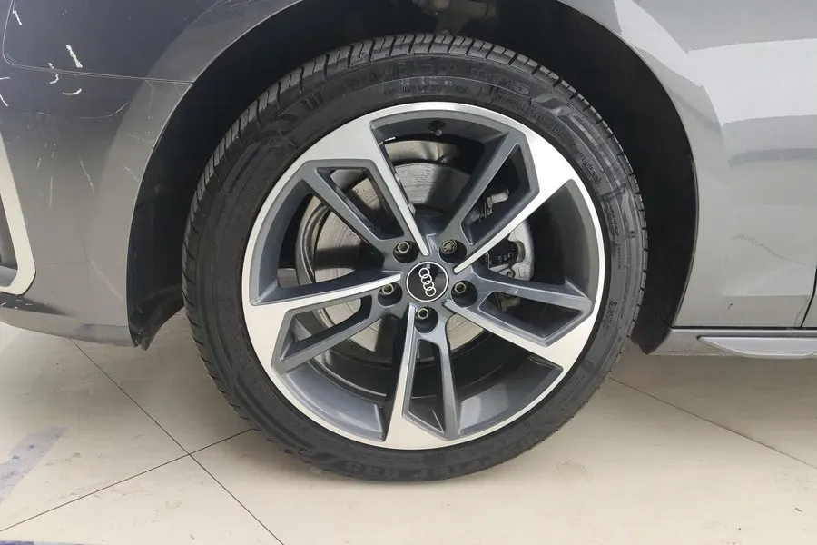 2022 Audi A4L 2.0T 190HP L4 7DCT,autocango,china used car exporter,china ev exporter,chinese used car exporter,chinese used ev exporter