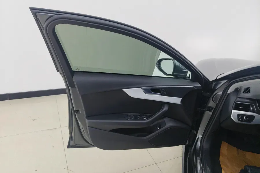 2022 Audi A4L 2.0T 190HP L4 7DCT,autocango,china used car exporter,china ev exporter,chinese used car exporter,chinese used ev exporter