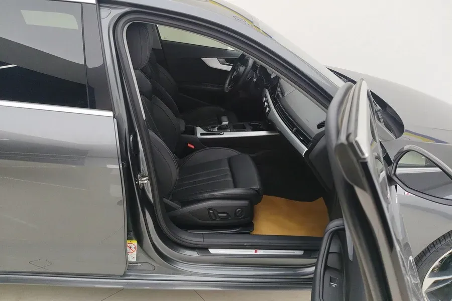 2022 Audi A4L 2.0T 190HP L4 7DCT,autocango,china used car exporter,china ev exporter,chinese used car exporter,chinese used ev exporter