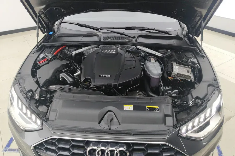 2022 Audi A4L 2.0T 190HP L4 7DCT,autocango,china used car exporter,china ev exporter,chinese used car exporter,chinese used ev exporter