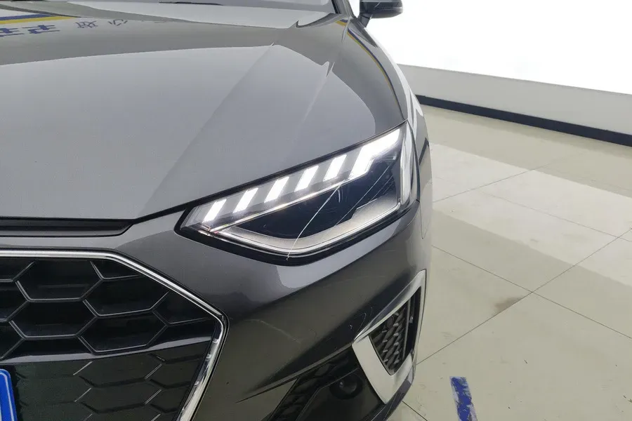 2022 Audi A4L 2.0T 190HP L4 7DCT,autocango,china used car exporter,china ev exporter,chinese used car exporter,chinese used ev exporter