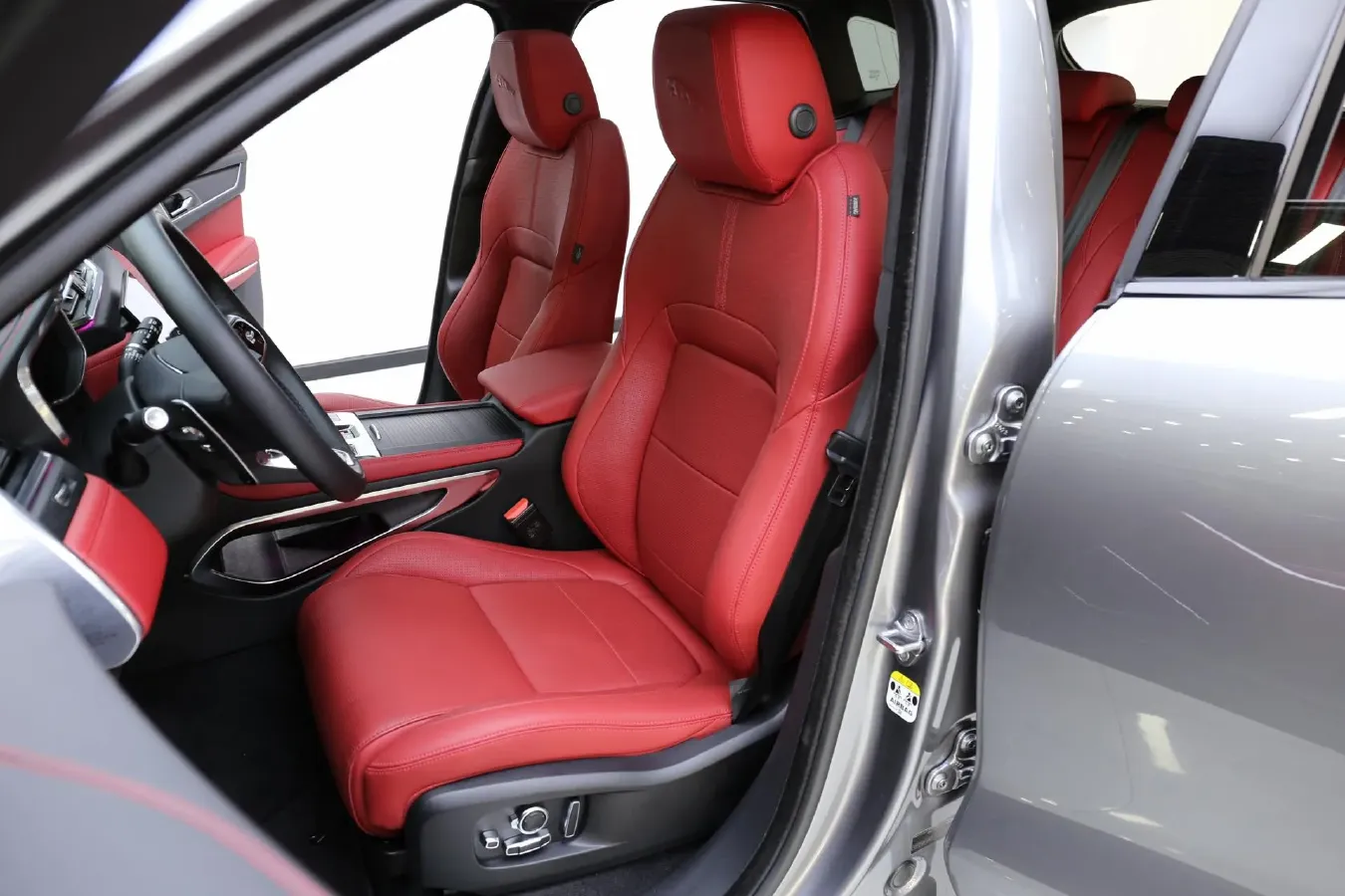 2024 Jaguar F-PACE 2.0T 250HP L4 8AT,autocango,china used car exporter,china ev exporter,chinese used car exporter,chinese used ev exporter