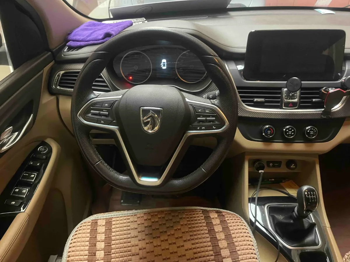 2017 BaoJun 730 1.5T 150HP L4 6MT,autocango,china used car exporter,china ev exporter,chinese used car exporter,chinese used ev exporter