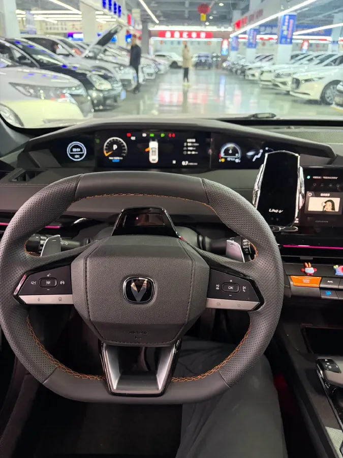 2024 ChangAn UNI-V 1.5T 188HP L4 7DCT,autocango,china used car exporter,china ev exporter,chinese used car exporter,chinese used ev exporter