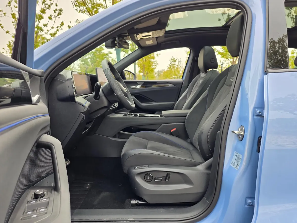 2026 Volkswagen Tiguan L 2.0T 220HP L4 7DCT,autocango,china used car exporter,china ev exporter,chinese used car exporter,chinese used ev exporter