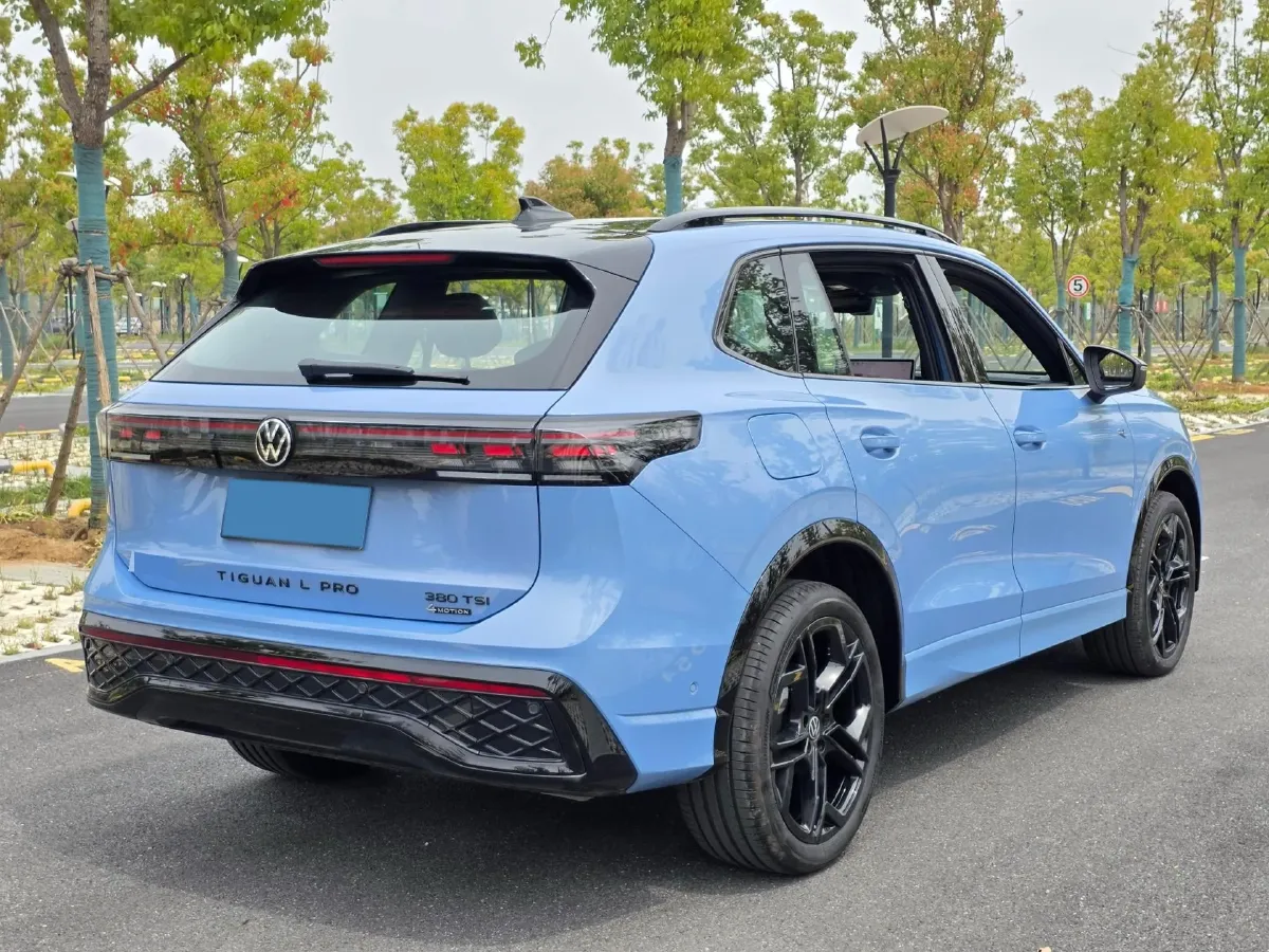 2026 Volkswagen Tiguan L 2.0T 220HP L4 7DCT,autocango,china used car exporter,china ev exporter,chinese used car exporter,chinese used ev exporter