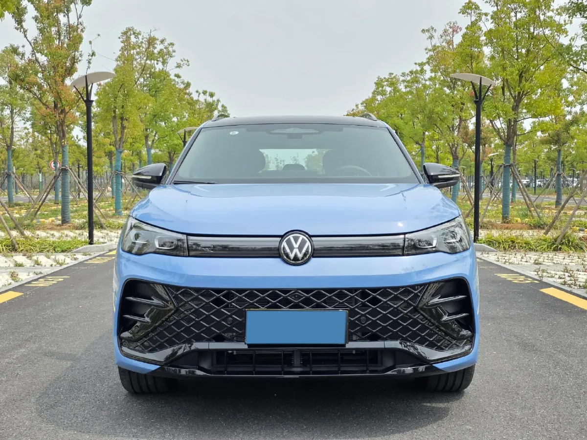 2026 Volkswagen Tiguan L 2.0T 220HP L4 7DCT,autocango,china used car exporter,china ev exporter,chinese used car exporter,chinese used ev exporter