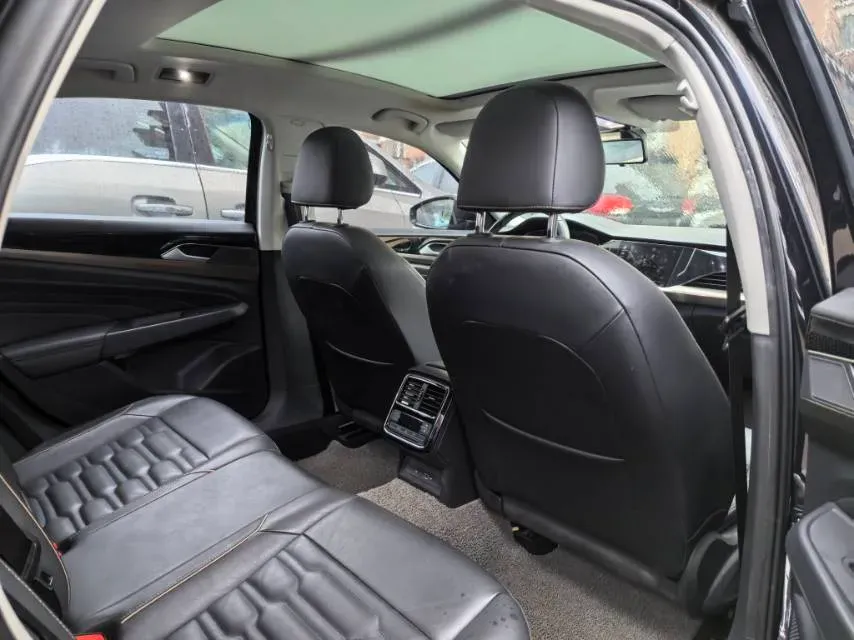 2021 Volkswagen Passat 2.0T 186HP L4 7DCT,autocango,china used car exporter,china ev exporter,chinese used car exporter,chinese used ev exporter