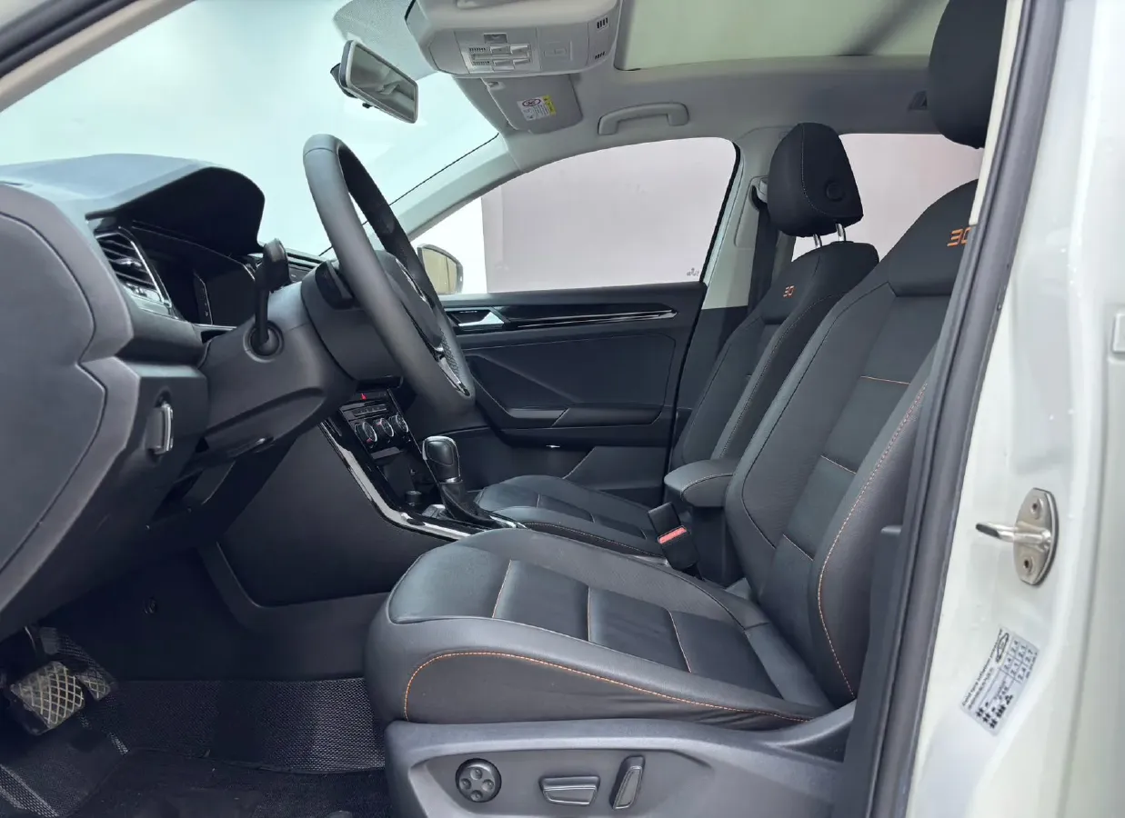 2021 Volkswagen T-Roc 1.4T 150HP L4 7DCT,autocango,china used car exporter,china ev exporter,chinese used car exporter,chinese used ev exporter