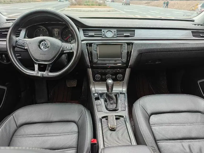 2017 Volkswagen Passat 1.8T 180HP L4 7DCT,autocango,china used car exporter,china ev exporter,chinese used car exporter,chinese used ev exporter