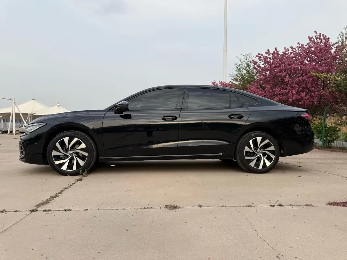 2025 Volkswagen Passat 2.0T 220HP L4 7DCT,autocango,china used car exporter,china ev exporter,chinese used car exporter,chinese used ev exporter