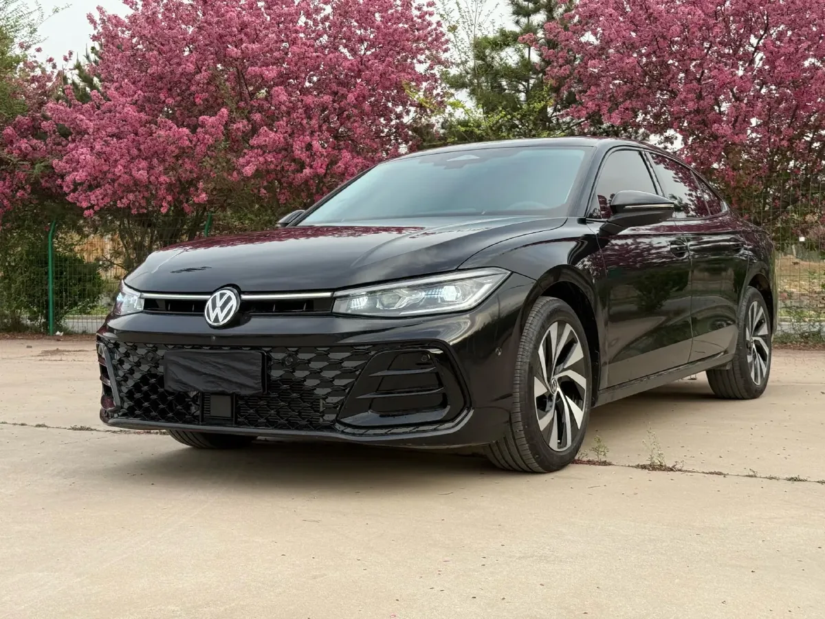 2025 Volkswagen Passat 2.0T 220HP L4 7DCT,autocango,china used car exporter,china ev exporter,chinese used car exporter,chinese used ev exporter