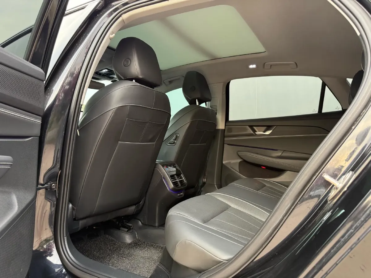 2025 Volkswagen Passat 2.0T 220HP L4 7DCT,autocango,china used car exporter,china ev exporter,chinese used car exporter,chinese used ev exporter