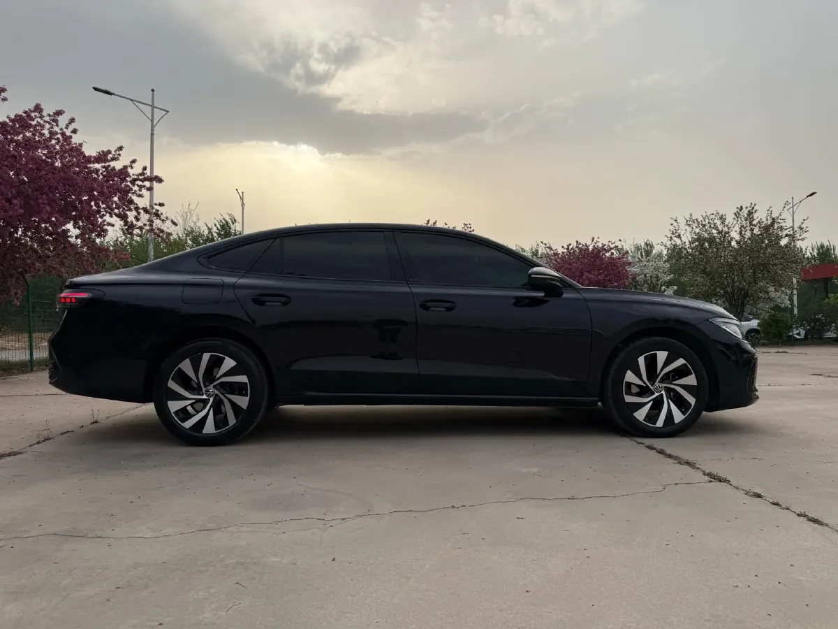 2025 Volkswagen Passat 2.0T 220HP L4 7DCT,autocango,china used car exporter,china ev exporter,chinese used car exporter,chinese used ev exporter