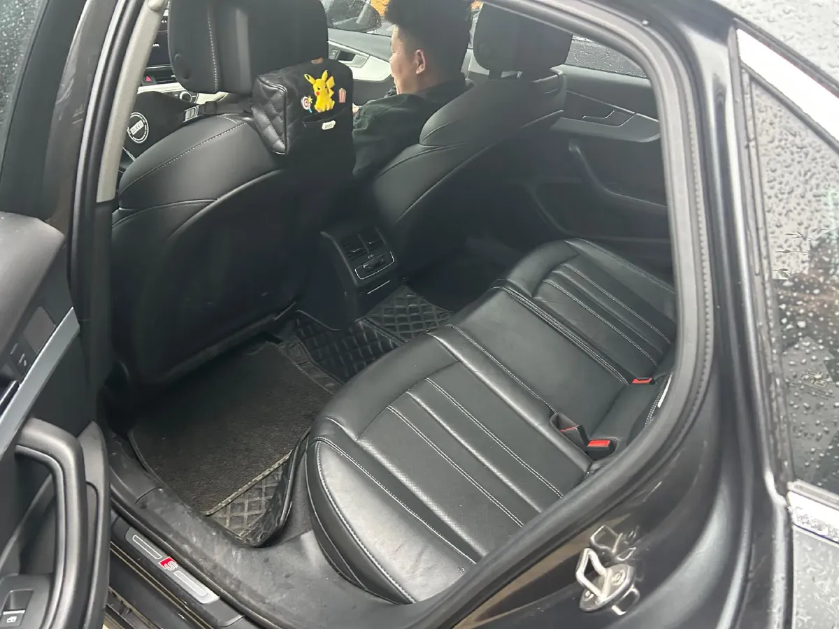 2022 Audi A4L 2.0T 190HP L4 7DCT,autocango,china used car exporter,china ev exporter,chinese used car exporter,chinese used ev exporter