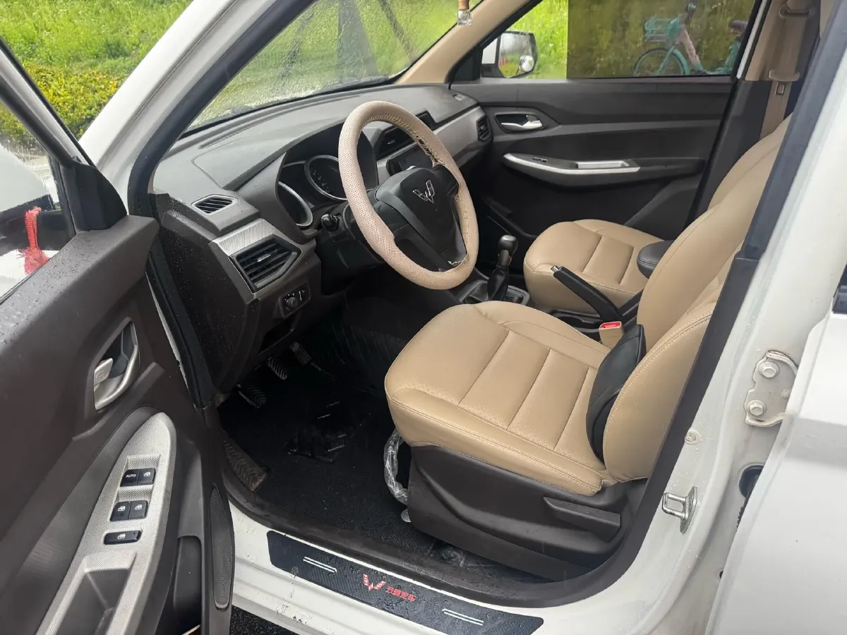 2018 WuLing HongGuang 1.5L 105HP L4 5MT,autocango,china used car exporter,china ev exporter,chinese used car exporter,chinese used ev exporter