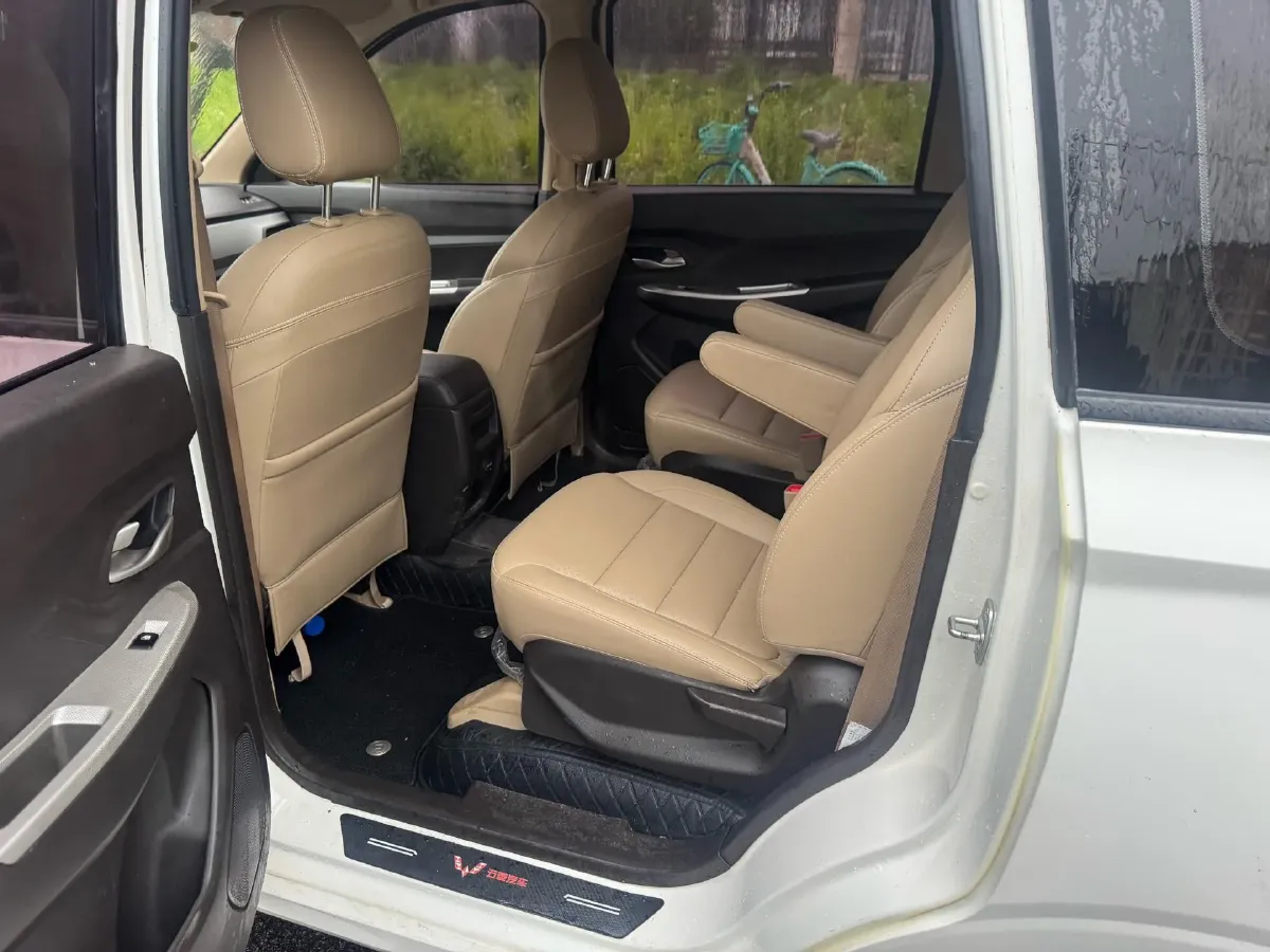 2018 WuLing HongGuang 1.5L 105HP L4 5MT,autocango,china used car exporter,china ev exporter,chinese used car exporter,chinese used ev exporter
